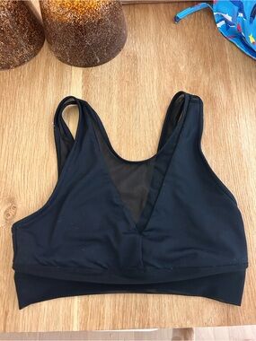 ALO Yoga Black V-Neck Mesh Inset Sports Bra